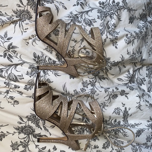 Kate & Mel gold heels - Picture 6 of 8